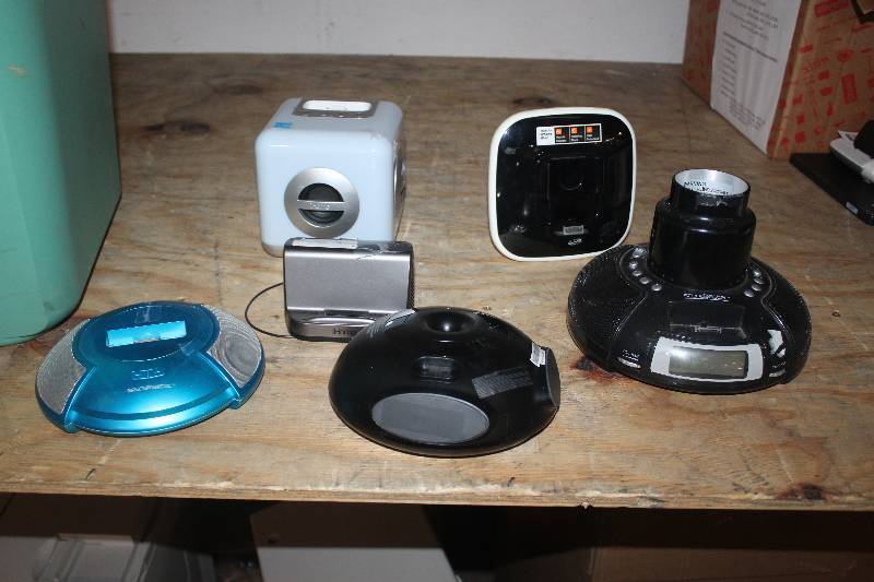 lot 339 image: Lot of (6) iHome iPod Docking Player