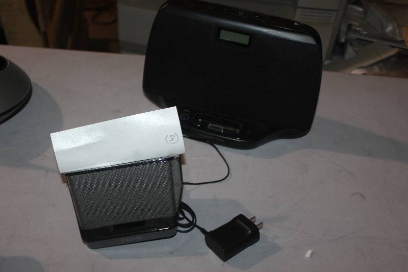 lot 336 image: Lot of (2) iHome iPod Docking Player Speaker