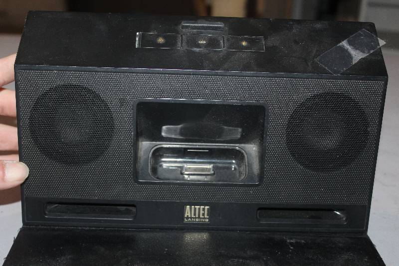 lot 279 image: Altec Lansing Music Docking Player