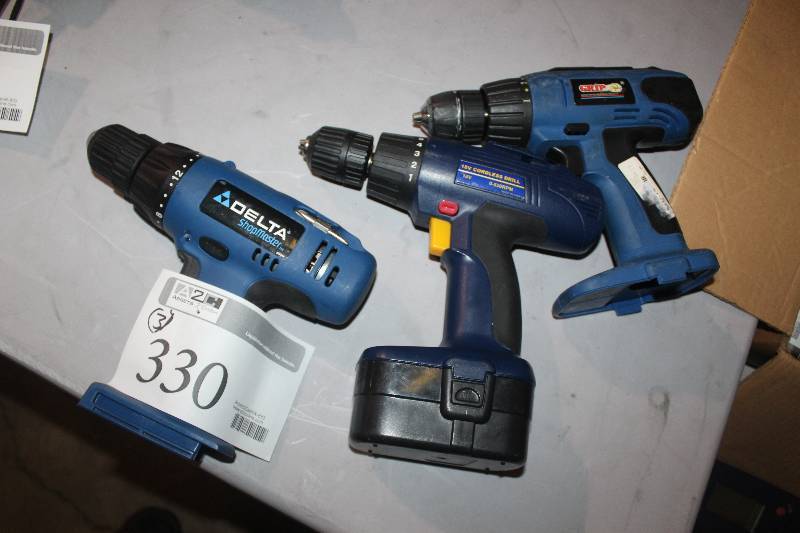 lot 330 image: Lot of (3) Cordless Drills