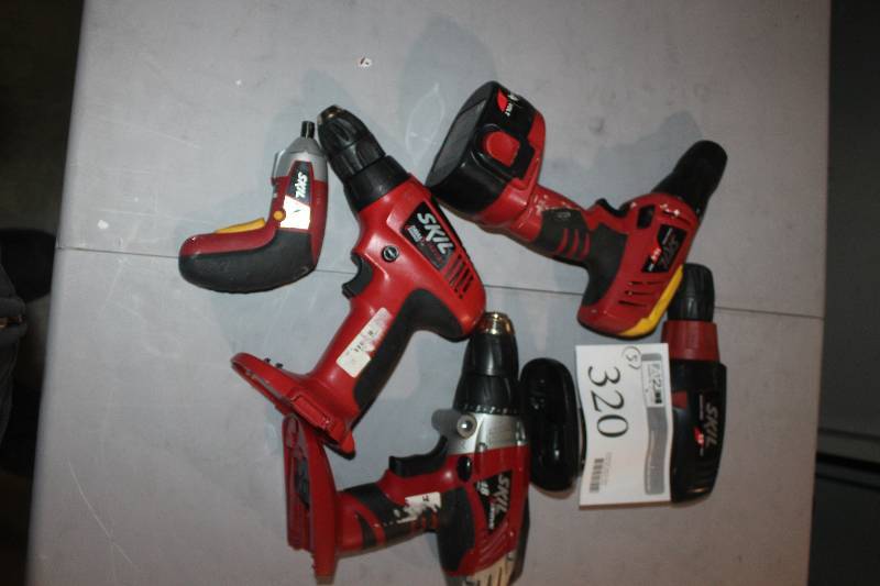 lot 320 image: Lot of (5) Skil Cordless Drills