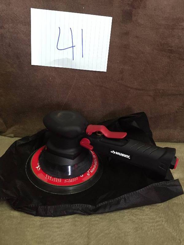 lot 41 image: Husky 6 in. Dual Action Sander New