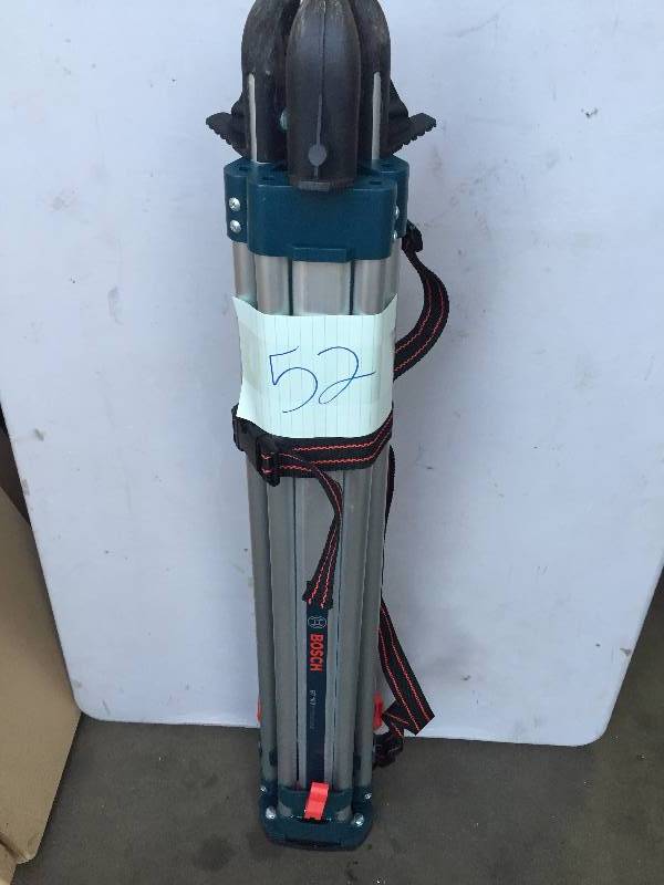 lot 52 image: Bosch Aluminum Quick Clamp Tripod New