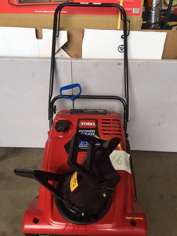 lot 16 image: Toro Power Clear 721 E 21 in. Single-Stage Gas Snow Blower for parts only