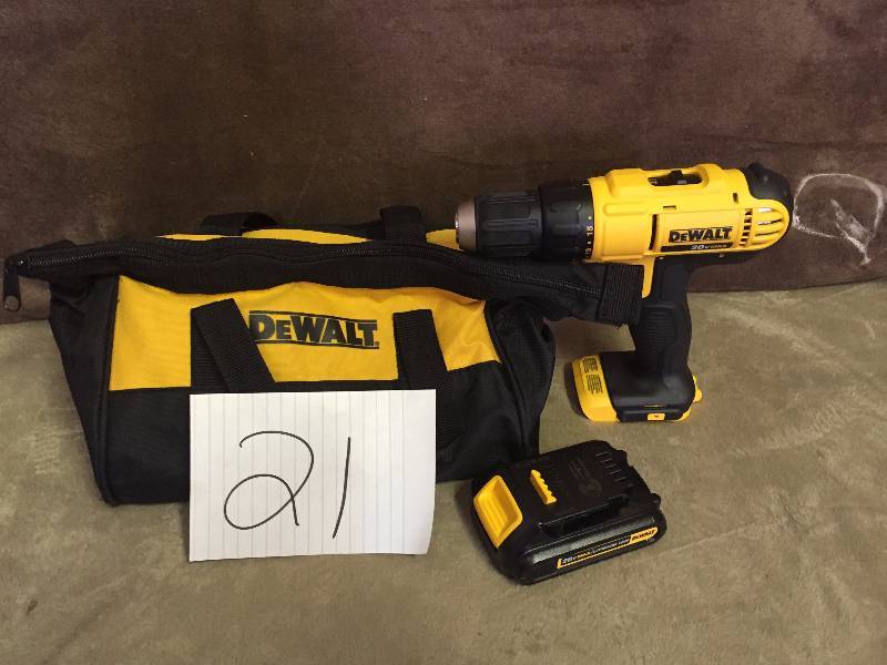 lot 21 image: Dewalt DCD771C2 Compact Drill Driver Set in Like New Condition