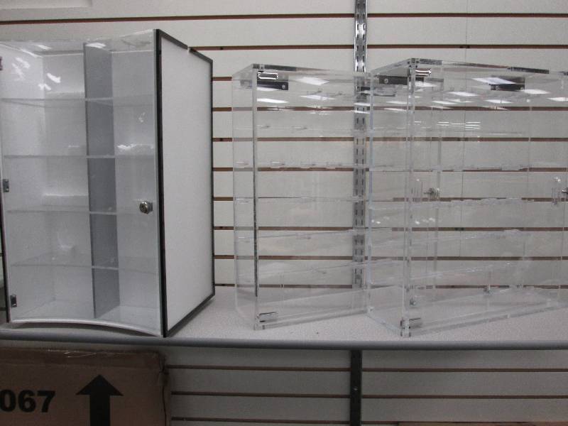 Lot of 3 locking display cases, 1 i...