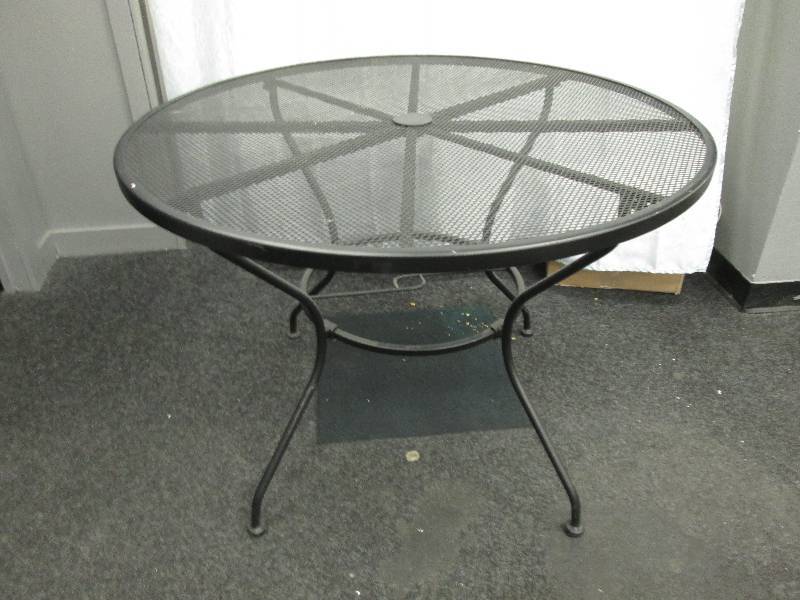 metal patio table top is 40 across...