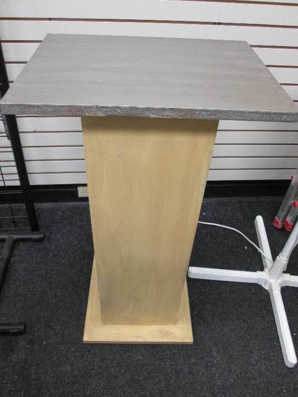 display pedistal 38 x 21x 16 top ...