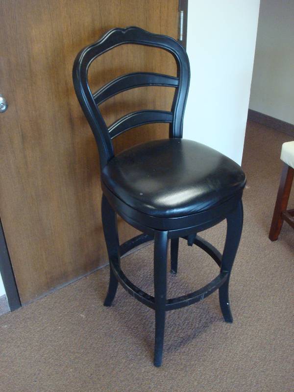 lot 8 image: Tall Black Stool Chair