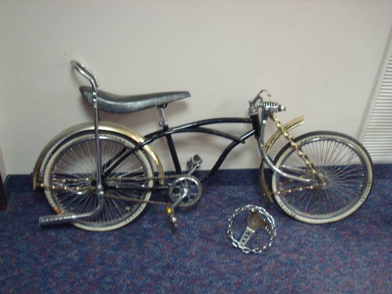 lot 20 image: Low Rider Bicycle, Shows Wear, Needs Maintenance