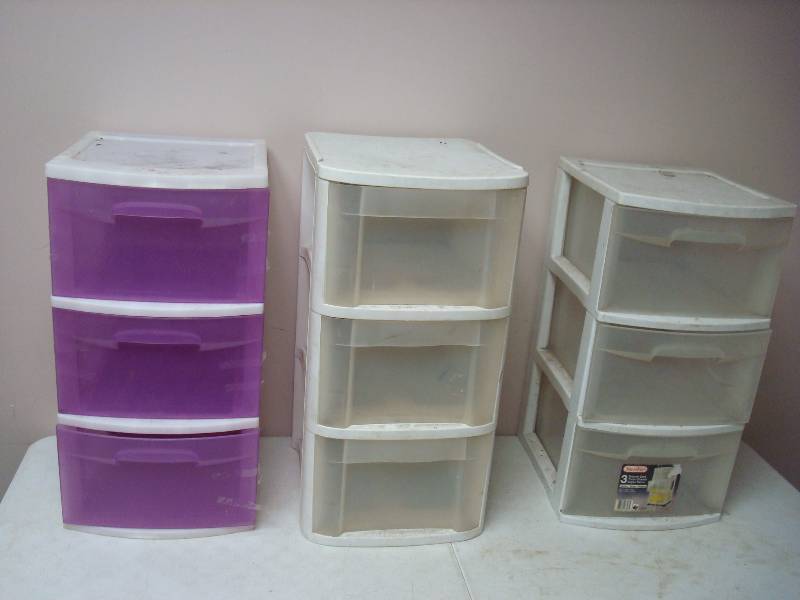 lot 44 image: Three Plastic Drawer Bins, Need Cleaning