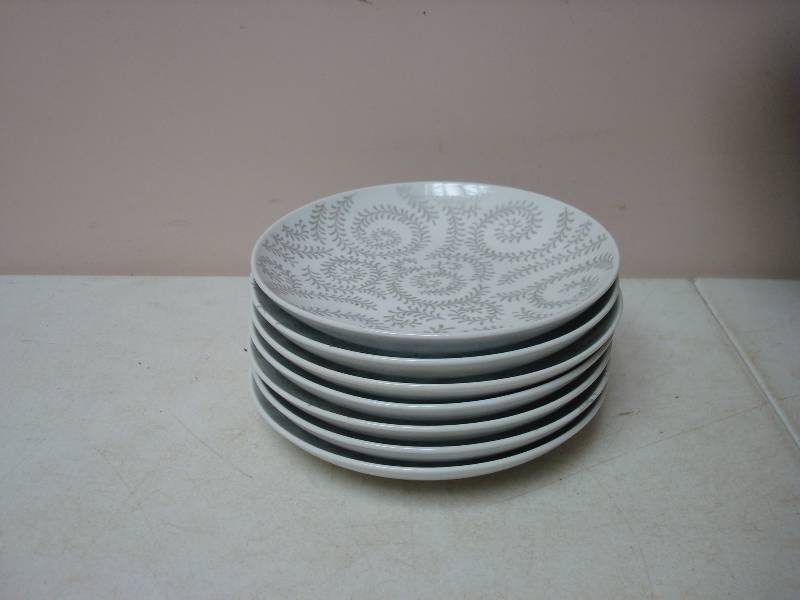 lot 61 image: Lot Of Pottery Barn Plates