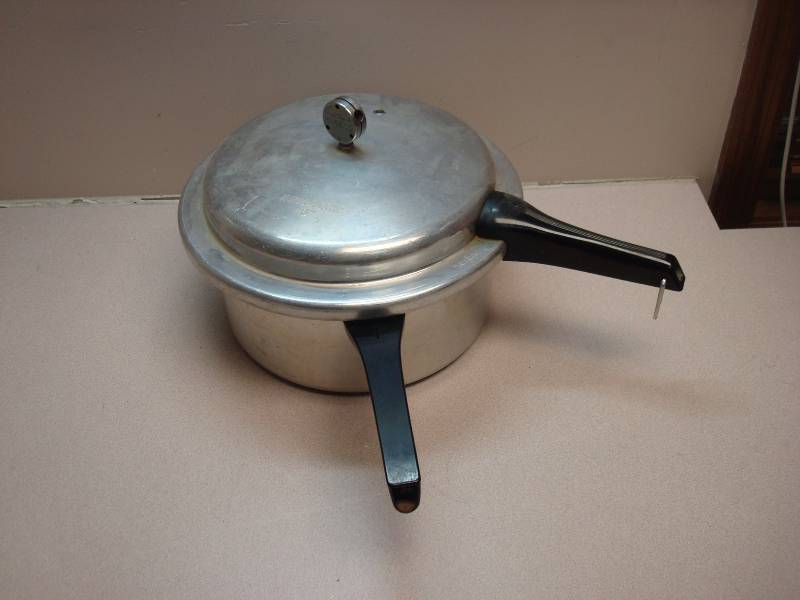 lot 68 image: Mirro Matic Pressure Cooker Pan