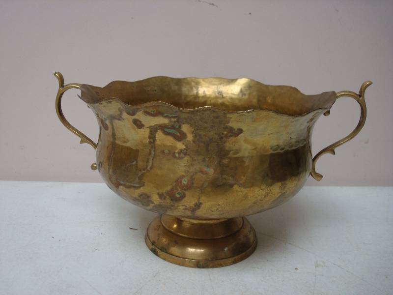 lot 73 image: Gold Tone Metal Bowl, Has Wear
