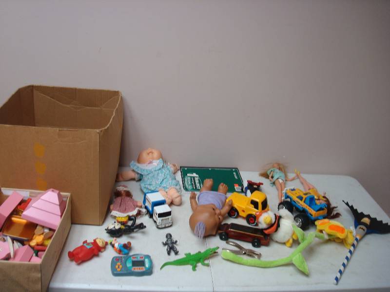 lot 83 image: Box With Kids Items