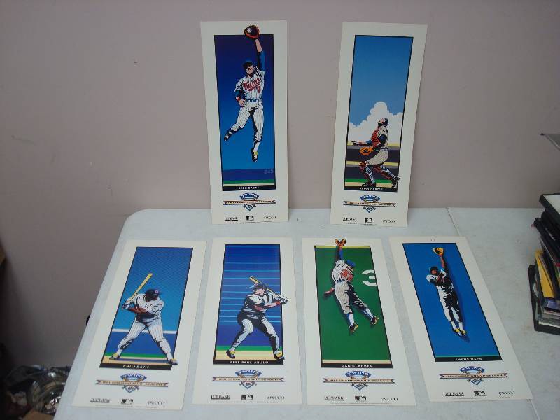 lot 102 image: Lot Of 1991 Minnesota Twins Large Promotional Cards