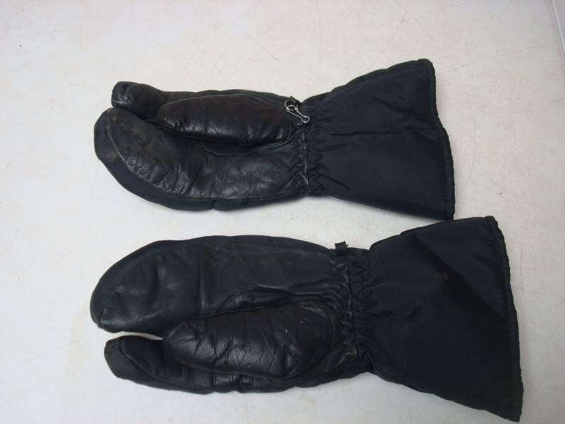 lot 125 image: Pair Of Snow Mobile Mitten Gloves, A Big Size Small