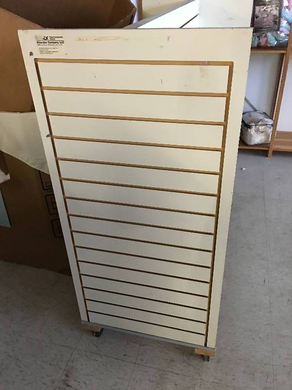 H-Unit Slatwall Gondola Display on wheels