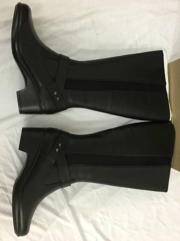 Clarks Womens Malia Waves Boot - Wide Calf size 11w retail $199
