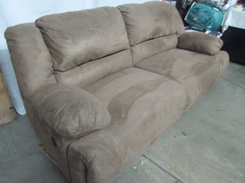 Ashley Furniture Hogan 2-Seat Reclining Sofa