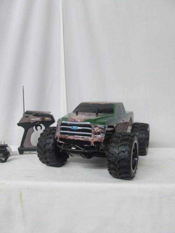 Remote-Controlled RealTree Camo 2015 Ford Pickup Truck