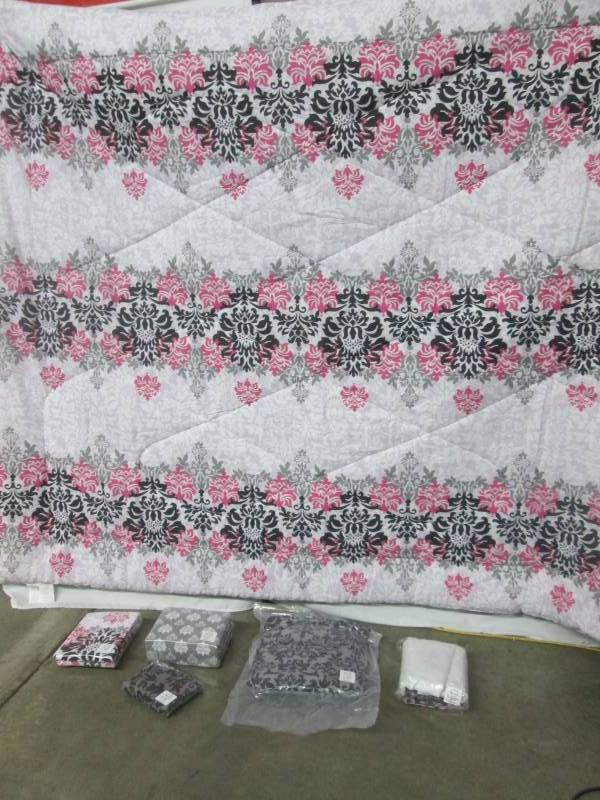 Alcove Fleur De Lis 20-pc. Bedroom Set - King