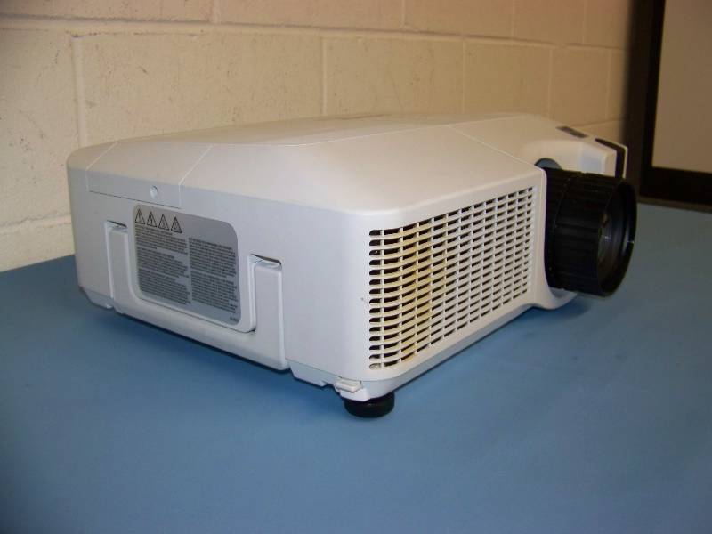 lot 18 image: Christie, LWU420, LCD Projector with HDMI Input and BRAND NEW Lamp