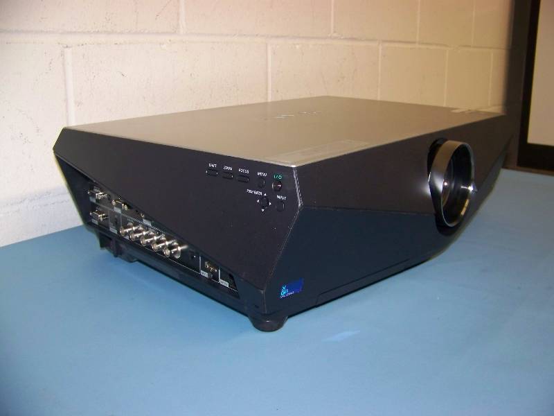 lot 17 image: Sony, VPL-FX40, LCD Projector with HDMI Input