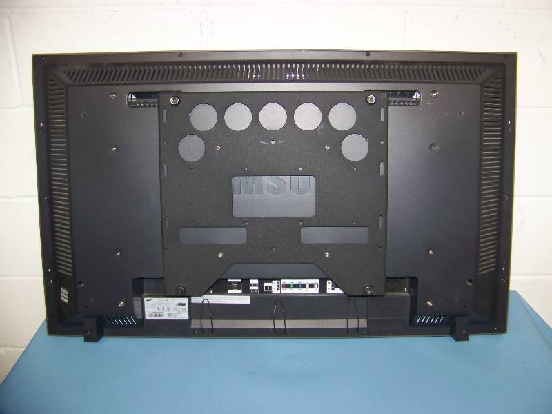 lot 12 image: 40, Samsung, SyncMaster, LCD, Flat Panel Display  Monitor with External Speakers