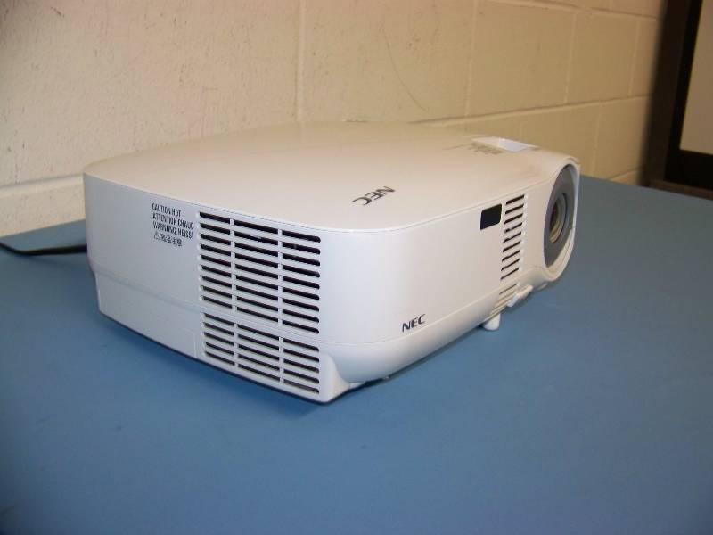 lot 27 image: NEC, VT595, LCD Projector