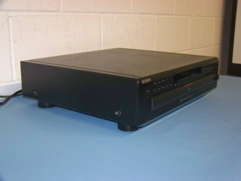 lot 52 image: Sony, 5-Disc, DVD  CD Player with Remote Control