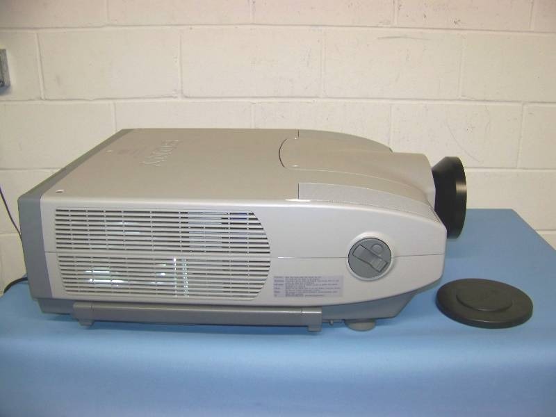 lot 24 image: Sony, VPL-FE110U, LCD Projector - HUGE Projector