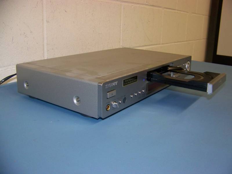 lot 47 image: Sony, DVD  CD Player with Remote Control