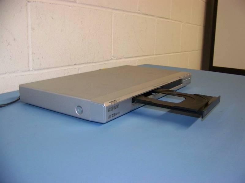 lot 48 image: Sony, DVD  CD Player with Remote Control
