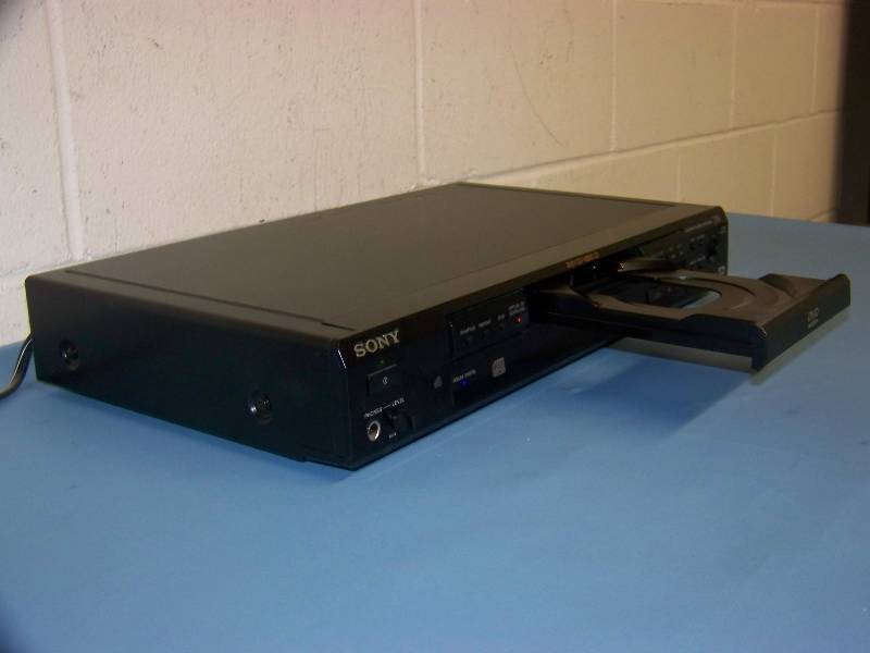 lot 43 image: Sony, DVD  CD Player with Remote Control