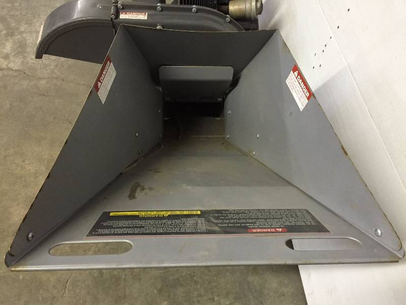 lot 5 image: CRAFTSMAN CHIPPERSHREDDER 5HP BRIGGS & STRATTON