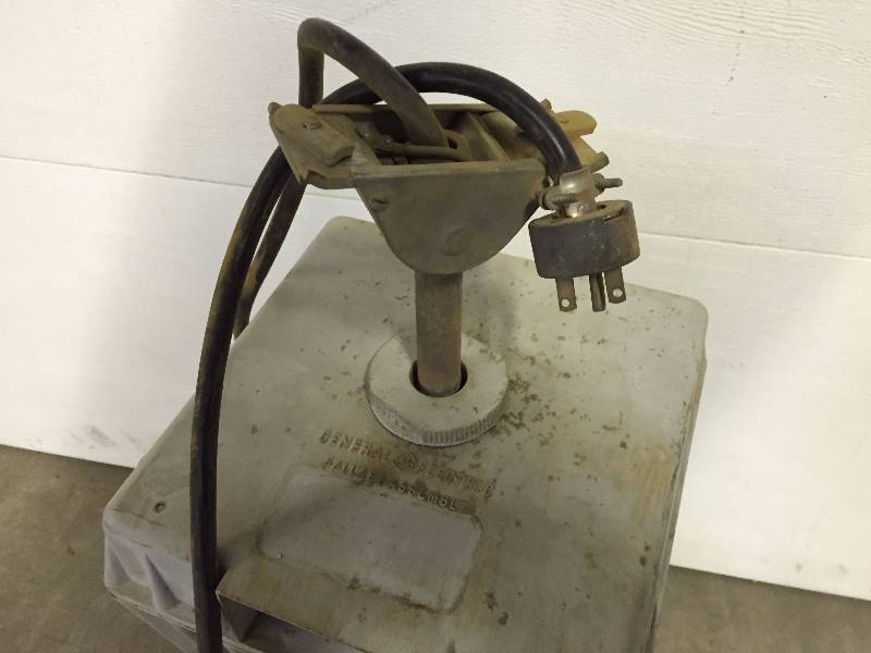 lot 13 image: INDUSTRIAL SHOP LIGHT FIXTURE