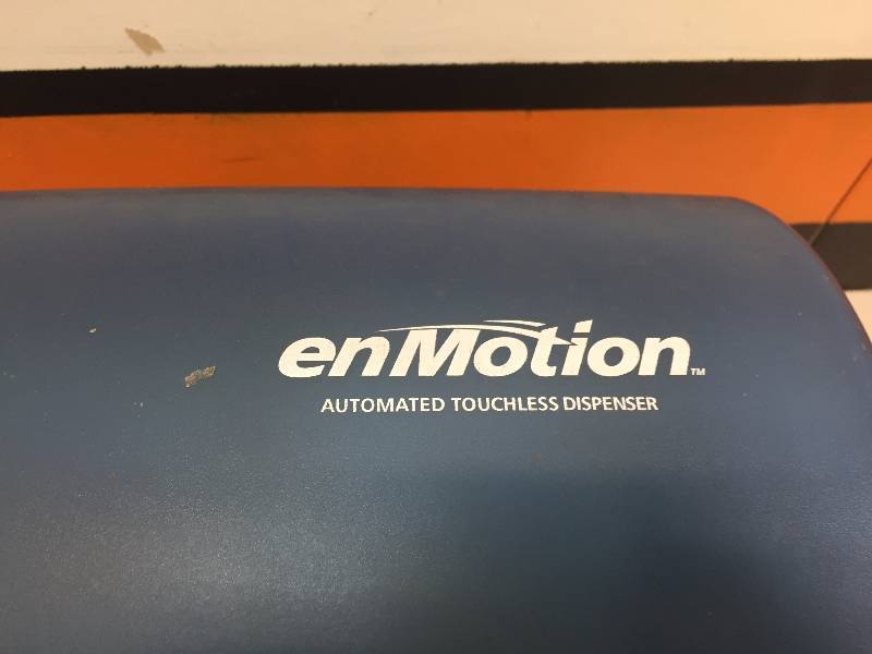 lot 18 image: ELECTRIC PAPER TOWEL DISPENSER