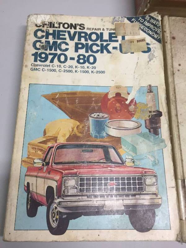 lot 40 image: AUTO REPAIR MANUALS