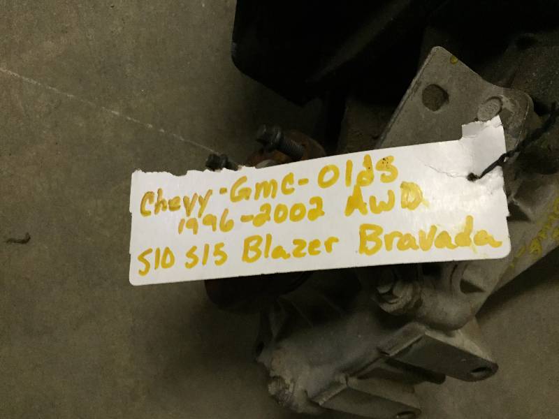 lot 43 image: TRANSFER CASE  96-02 S-10 S-15 BLAZER BRAVADA AWD