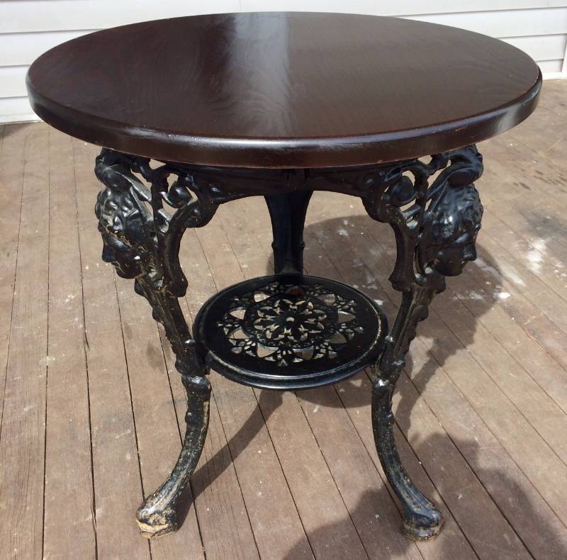 lot 6 image: Vintage Cast Figural Pub Table