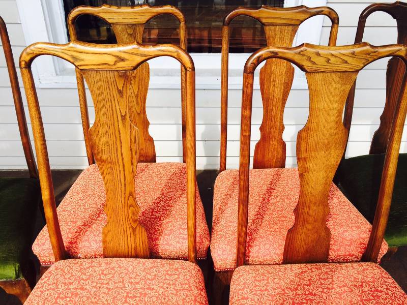 lot 8 image: (8) 1930s Oak Queen Anne Chairs