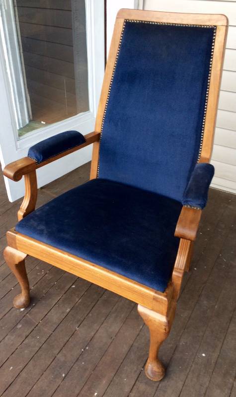 lot 10 image: Large European Blue Velvet Throne Chair