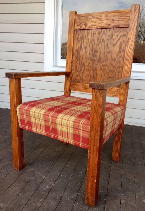 lot 11 image: Antique American Solid Oak Armchair