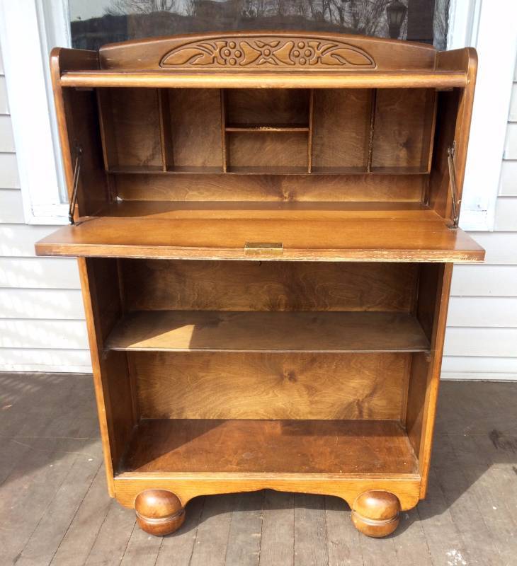lot 12 image: 1930s Oak Secretary Desk