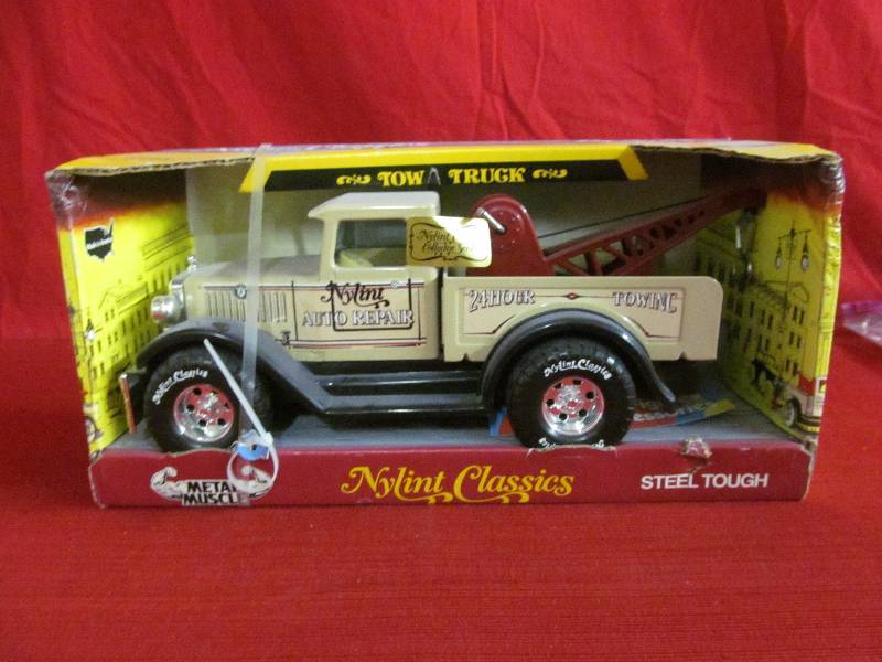 Nylint Tow Truck