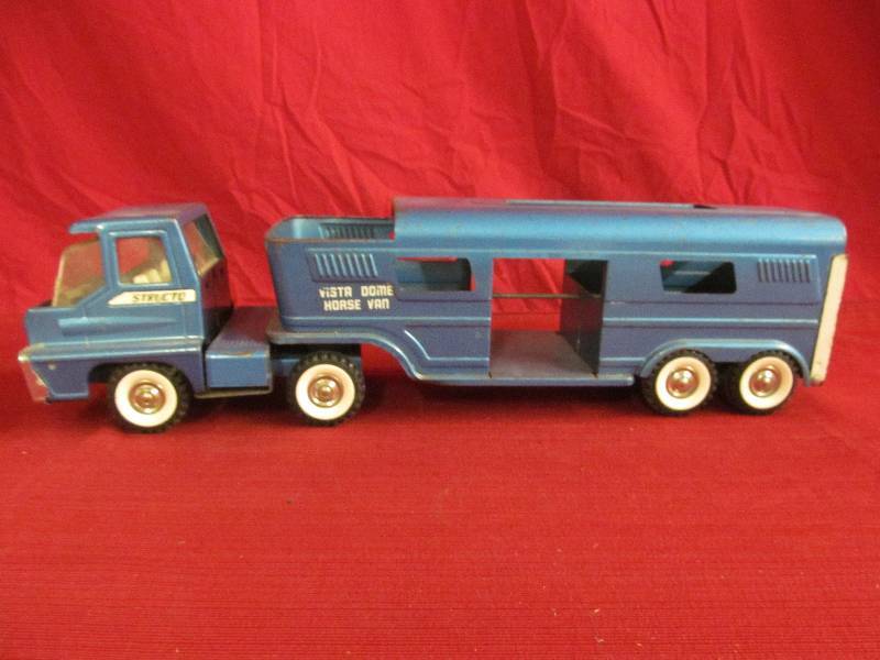 vintage Strict Vista Dome Horse van