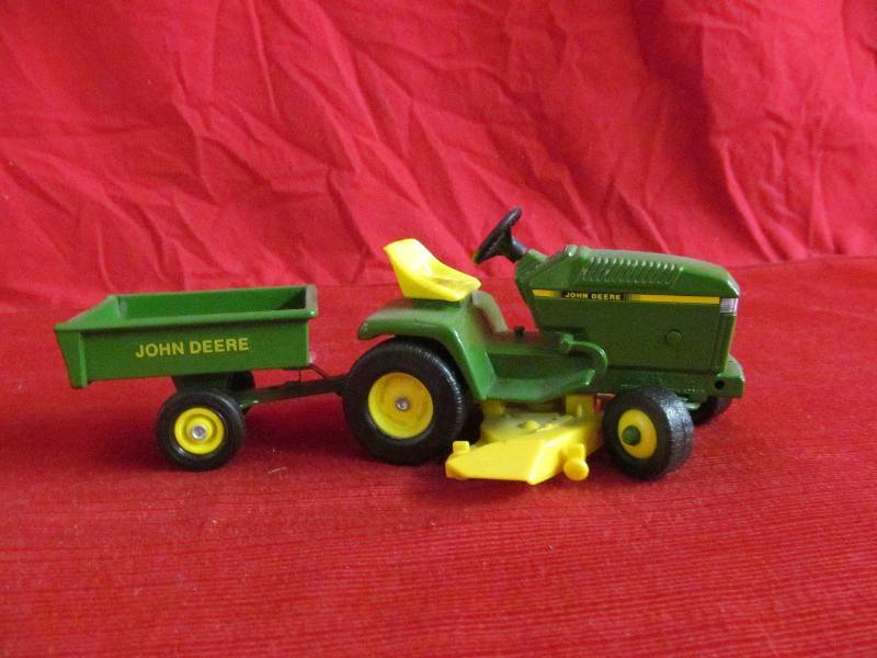john Deere lawn tractor