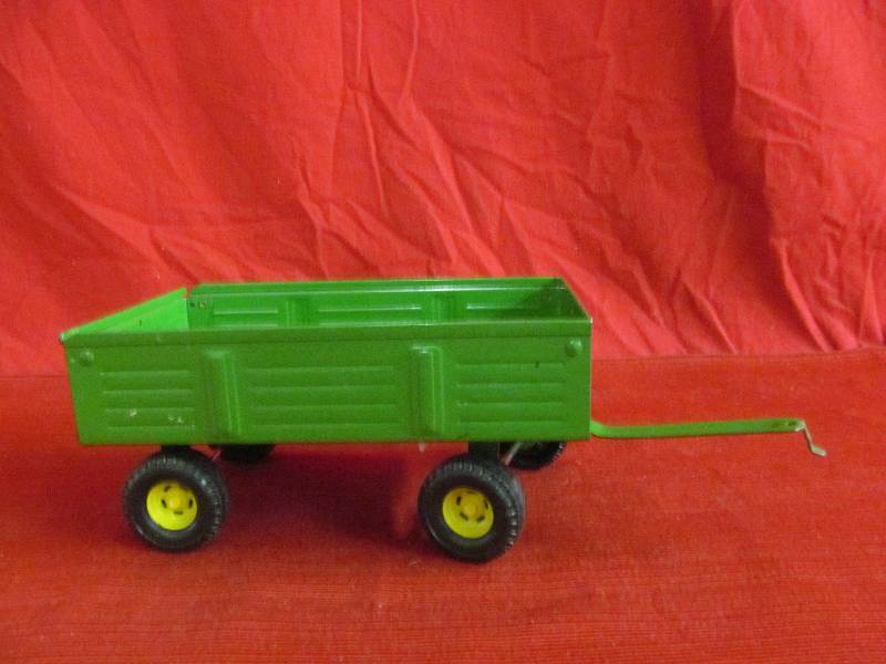 john Deere wagon