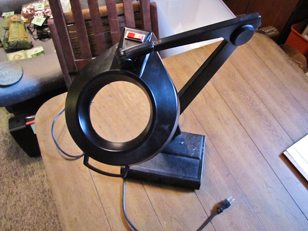 Lighted desk top magnifier folding